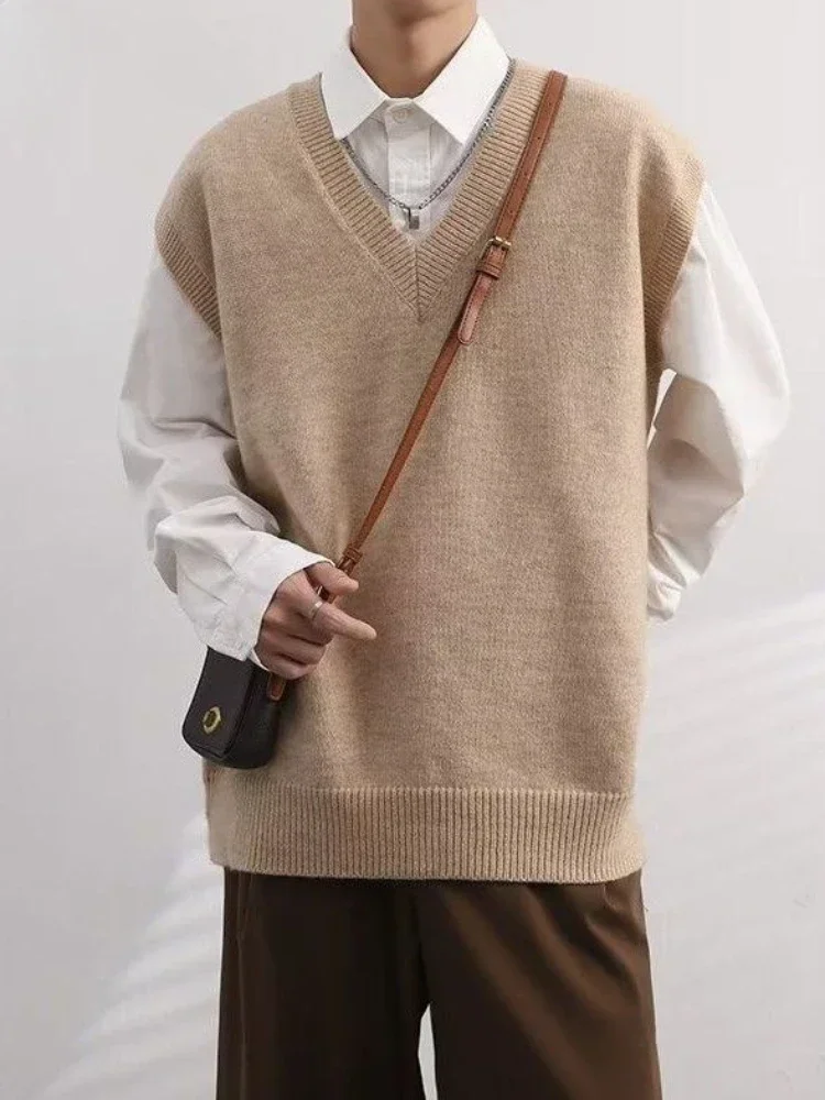 Winter Clothing Trends - Weste, Weste, Beige, V-Ausschnitt, Strickpullover, männlich,